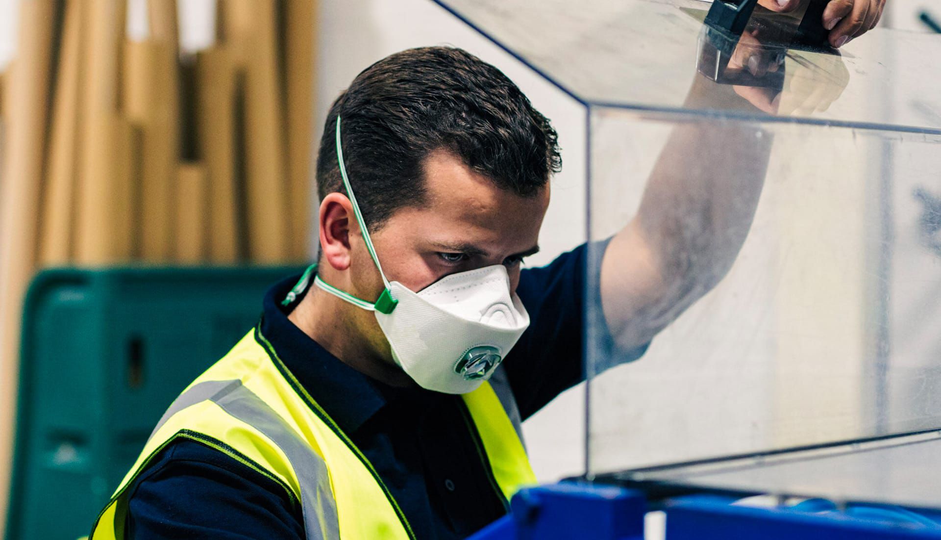 Mascherine professionali da lavoro: guida completa alla scelta corretta per la massima protezione